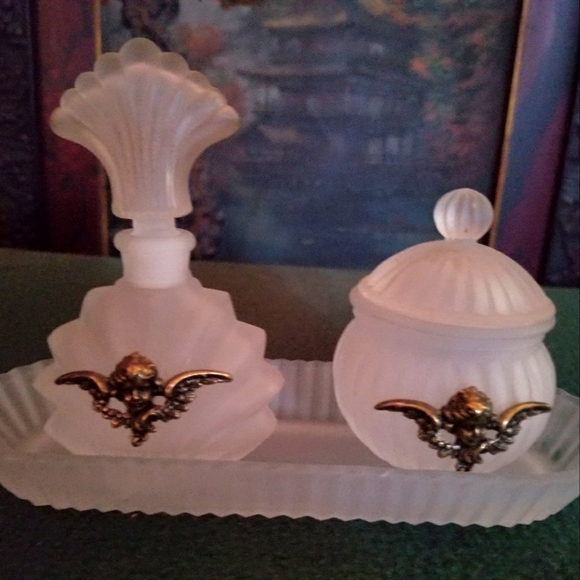 Vintage dresser set - Picture 1 of 6